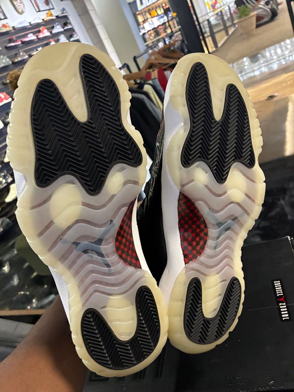 Jordan 11 Retro 72-10 - Like New