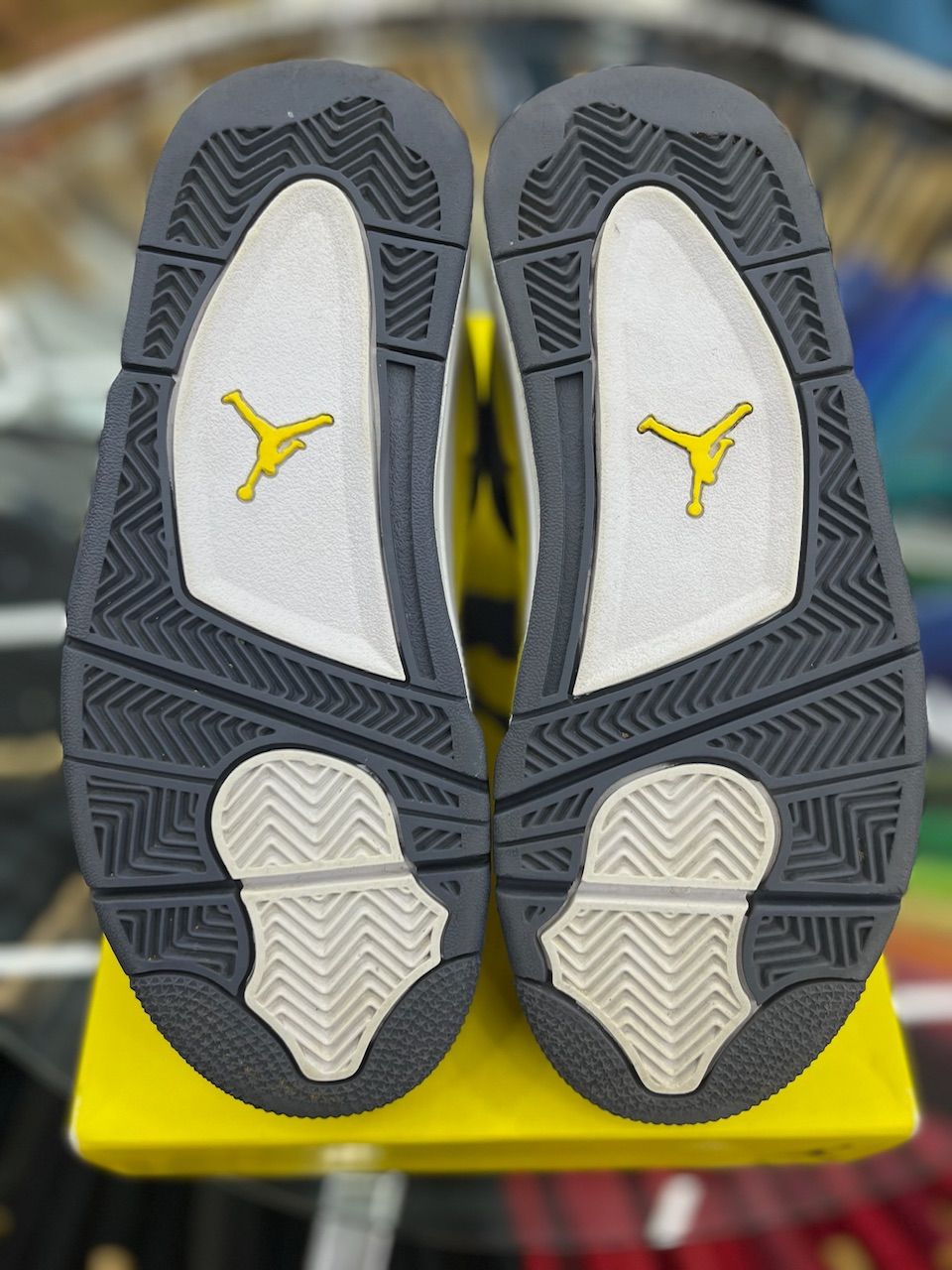 Jordan 4 Retro Lightning (2021) (GS) - Used/Worn