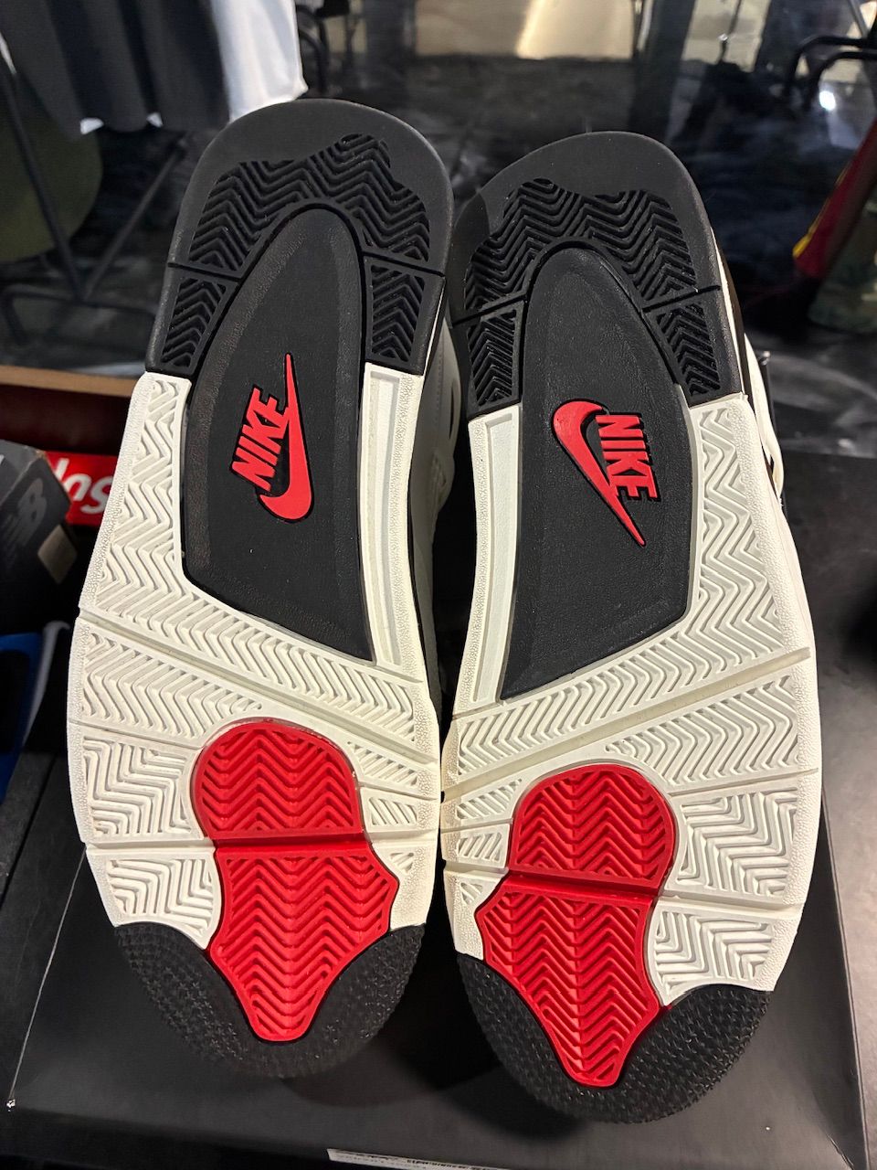 Jordan 4 Retro OG Flight Club - Used/Worn