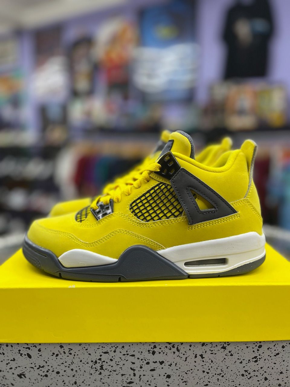 Jordan 4 Retro Lightning (2021) (GS) - Used/Worn