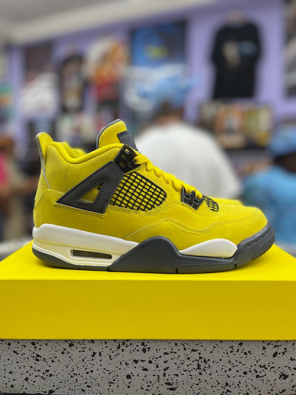 Jordan 4 Retro Lightning (2021) (GS) - Used/Worn
