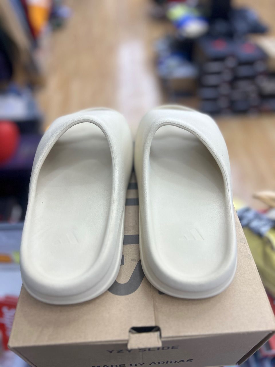 adidas Yeezy Slide Bone (2022/2023 Restock) - Used/Worn