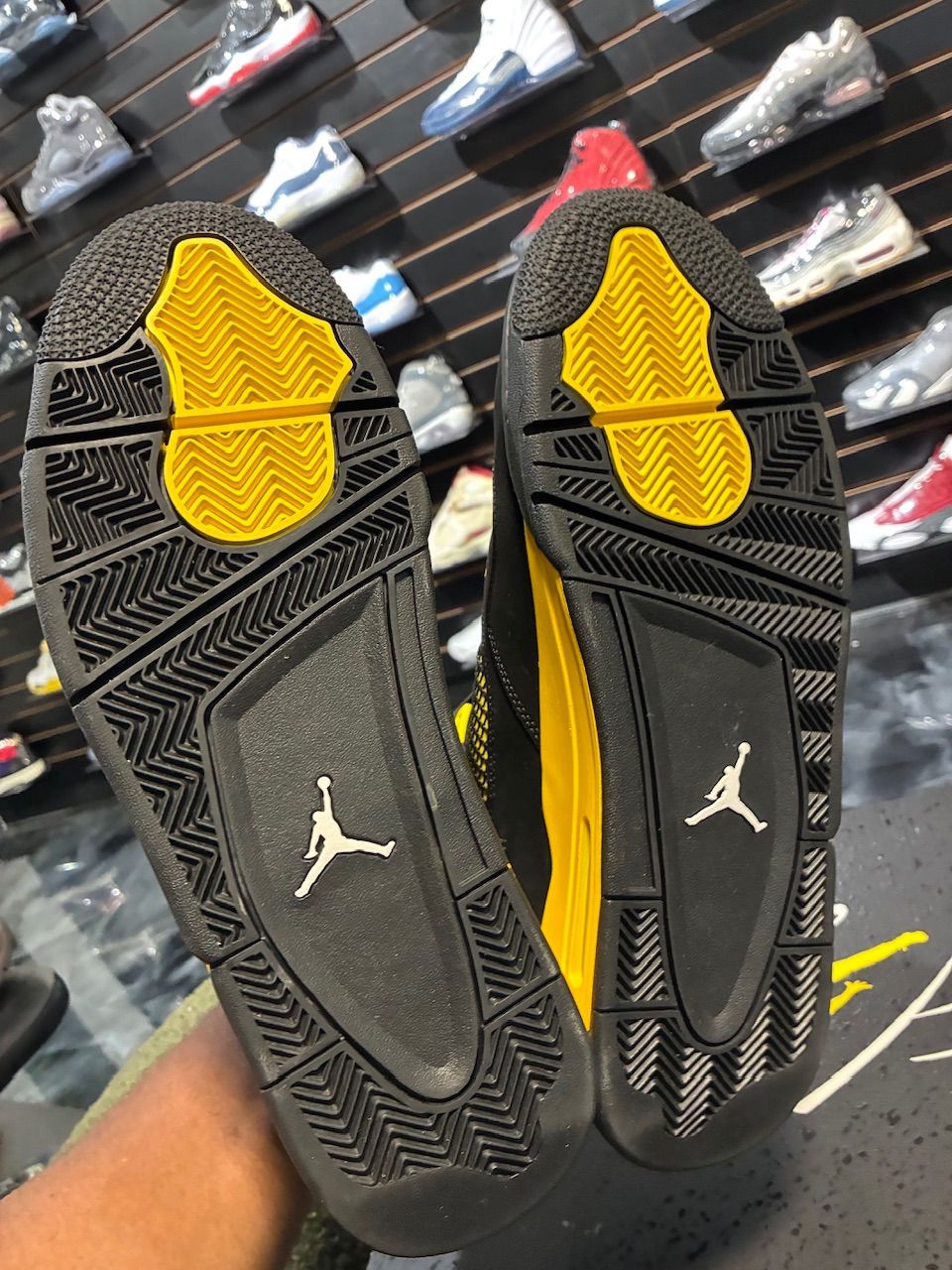 Jordan 4 Retro Thunder (2023) - Used/Worn