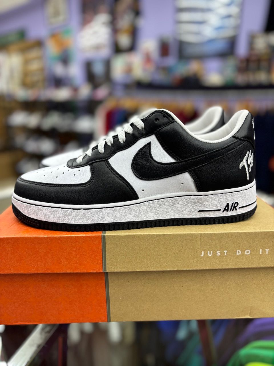 Nike Air Force 1 Low QS Terror Squad Blackout - Used/Worn