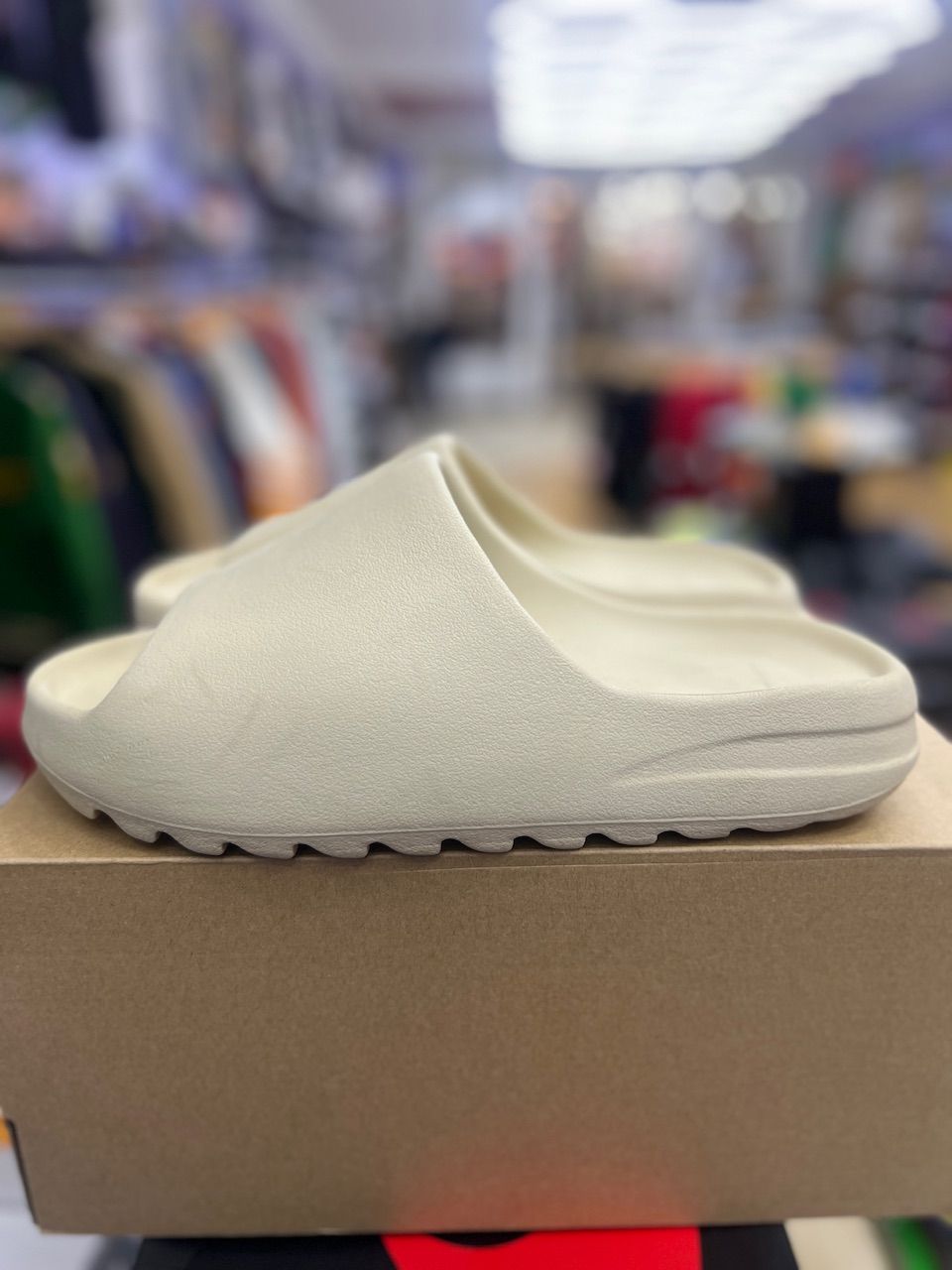 adidas Yeezy Slide Bone (2022/2023 Restock) - Used/Worn