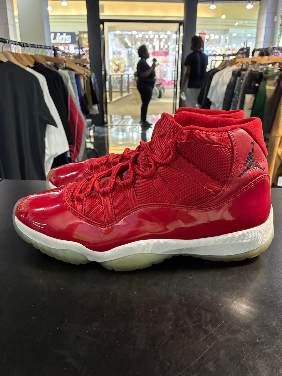 Jordan 11 Retro Win Like 96 - No Box/Used