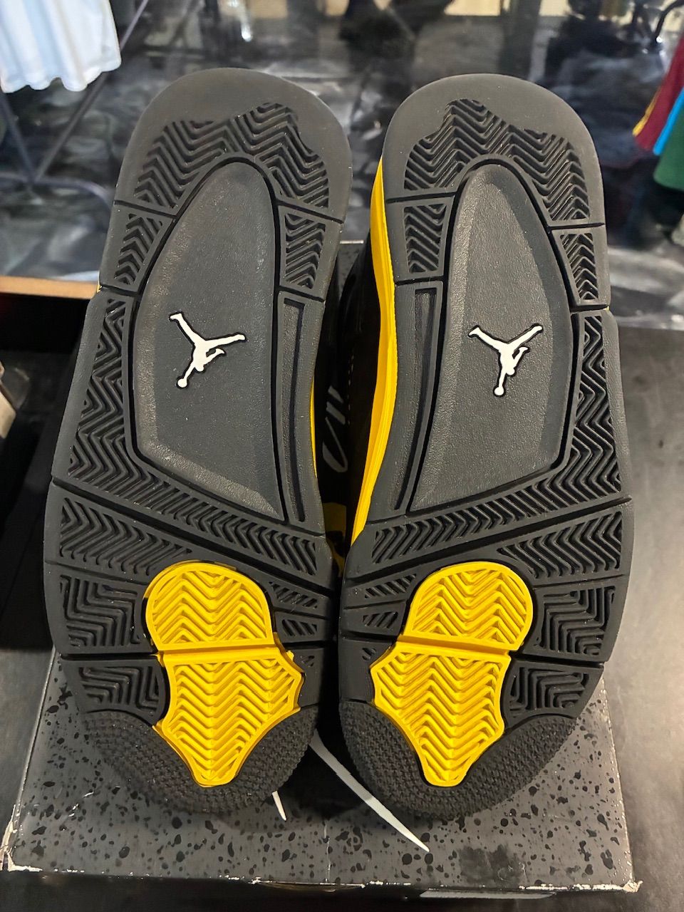 Jordan 4 Retro Thunder (2023) - Used/Worn