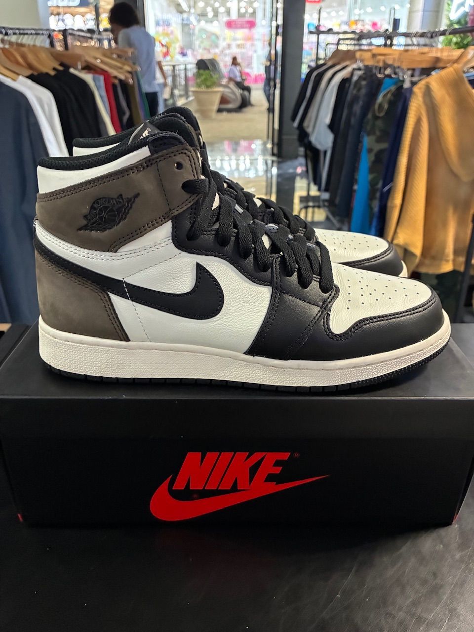 Jordan 1 Retro High Dark Mocha (GS) - Used/Worn
