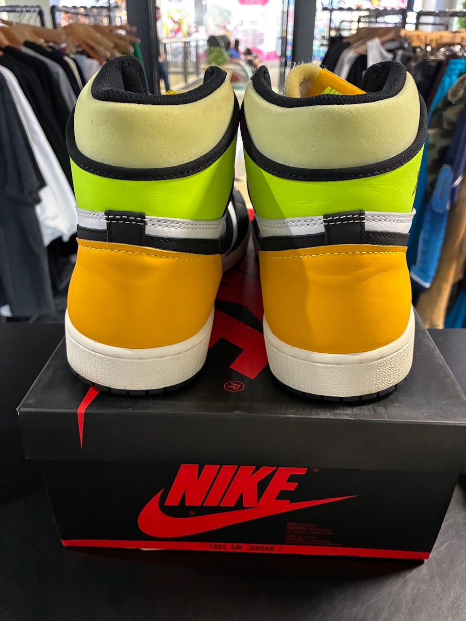 Jordan 1 Retro High White Black Volt University Gold - Used/Worn