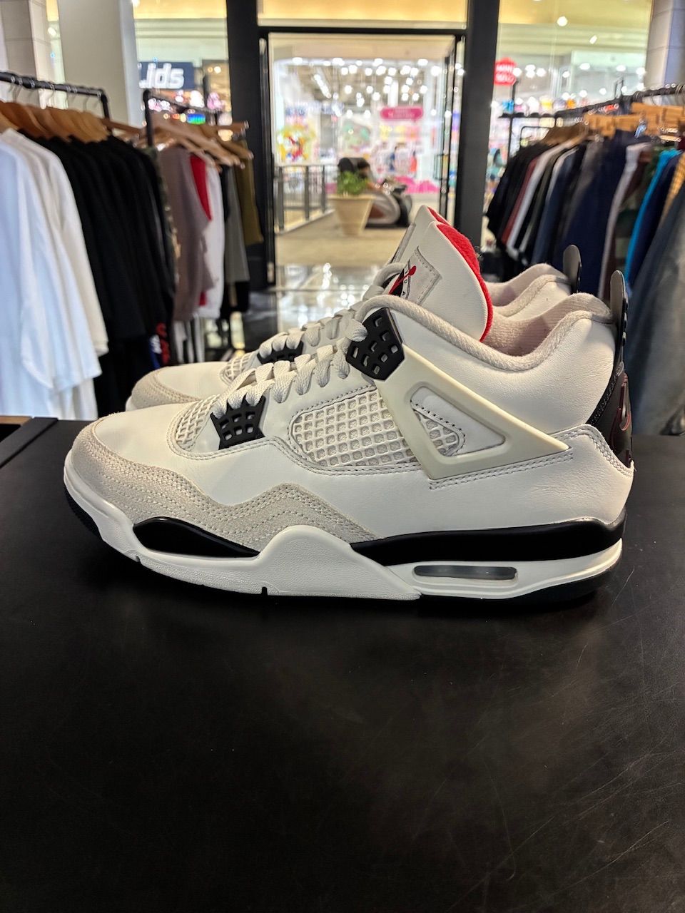 Jordan 4 Retro OG Flight Club - No Box/Used