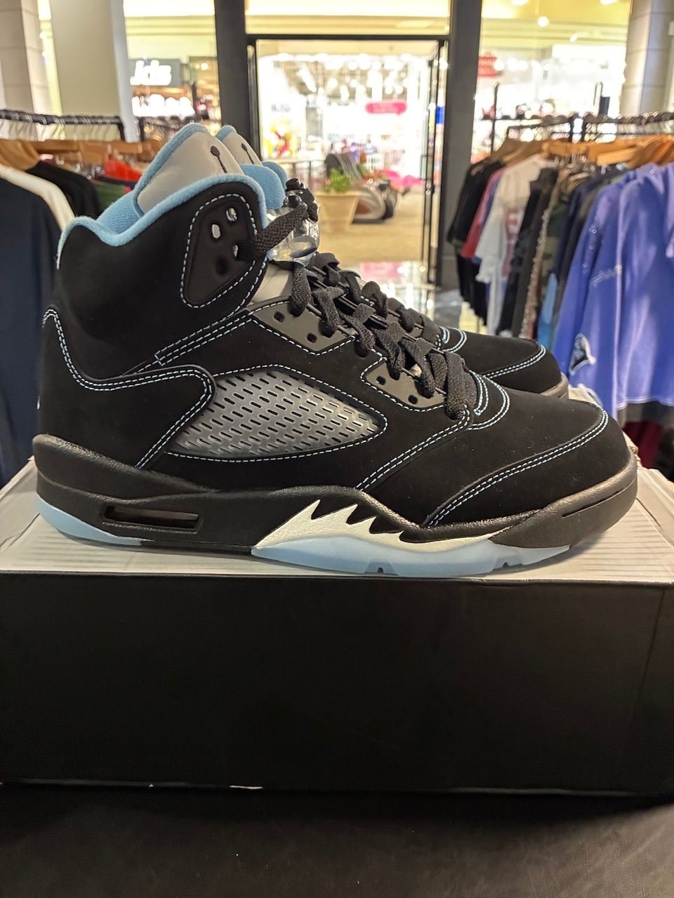 Jordan 5 Retro Black University Blue (2026) - Used/Worn