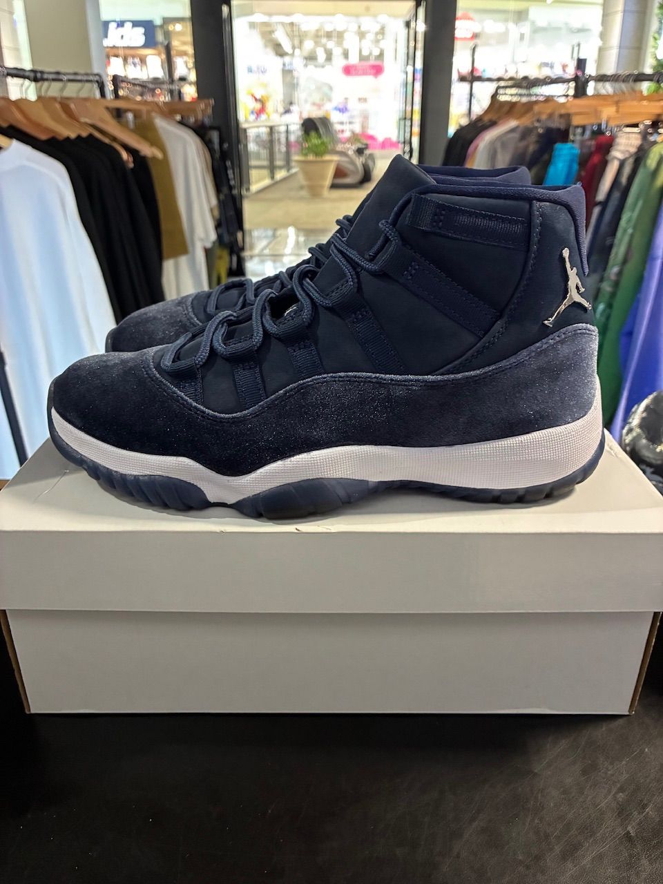 Jordan 11 Retro Midnight Navy (Women's) - Used/Worn