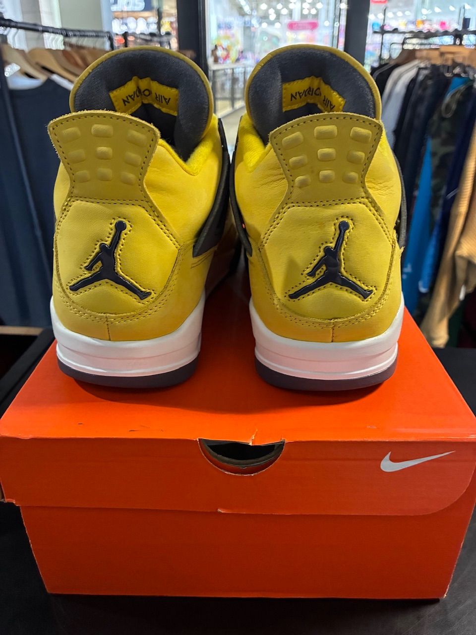 Jordan 4 Retro Lightning (2021) - Used/Rep Box