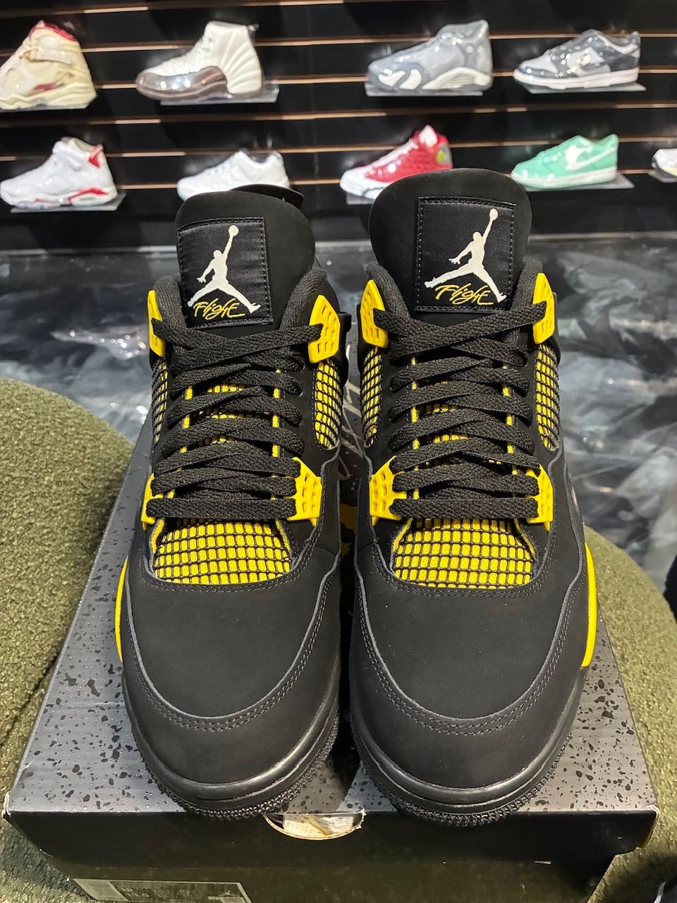 Jordan 4 Retro Thunder (2023) - Used/Worn