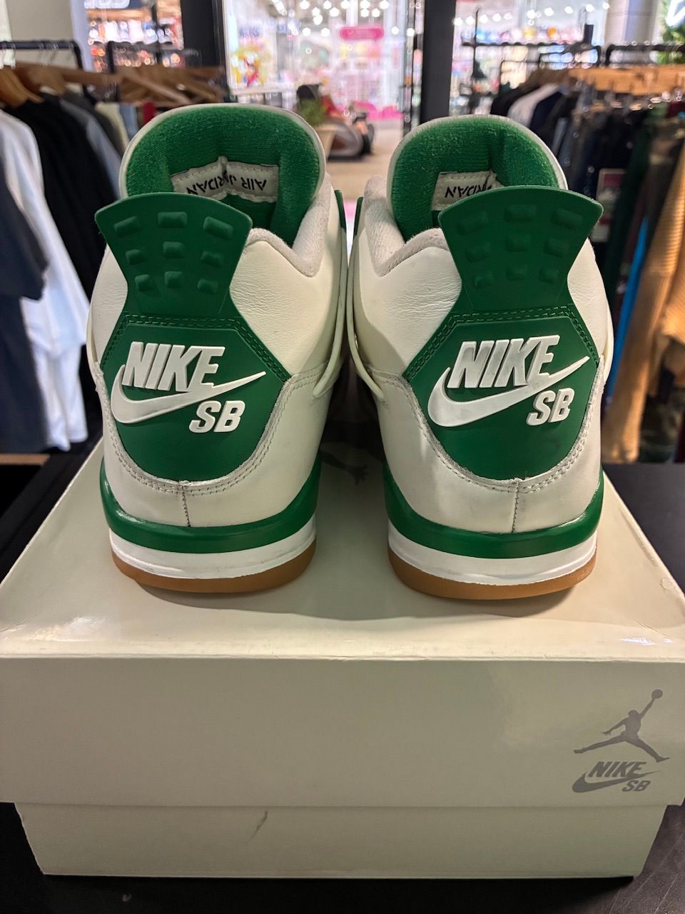 Jordan 4 Retro SB Pine Green - Used/Worn