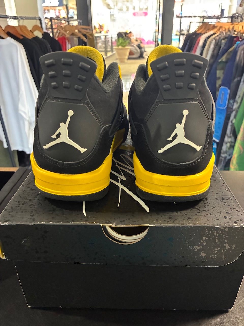 Jordan 4 Retro Thunder (2023) (GS) - Used/Worn