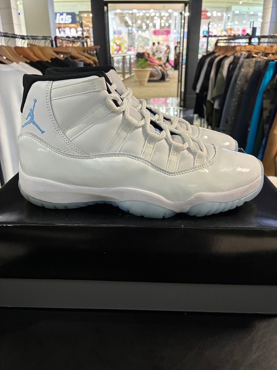 Jordan 11 Retro Legend Blue (2024) - Used/Worn