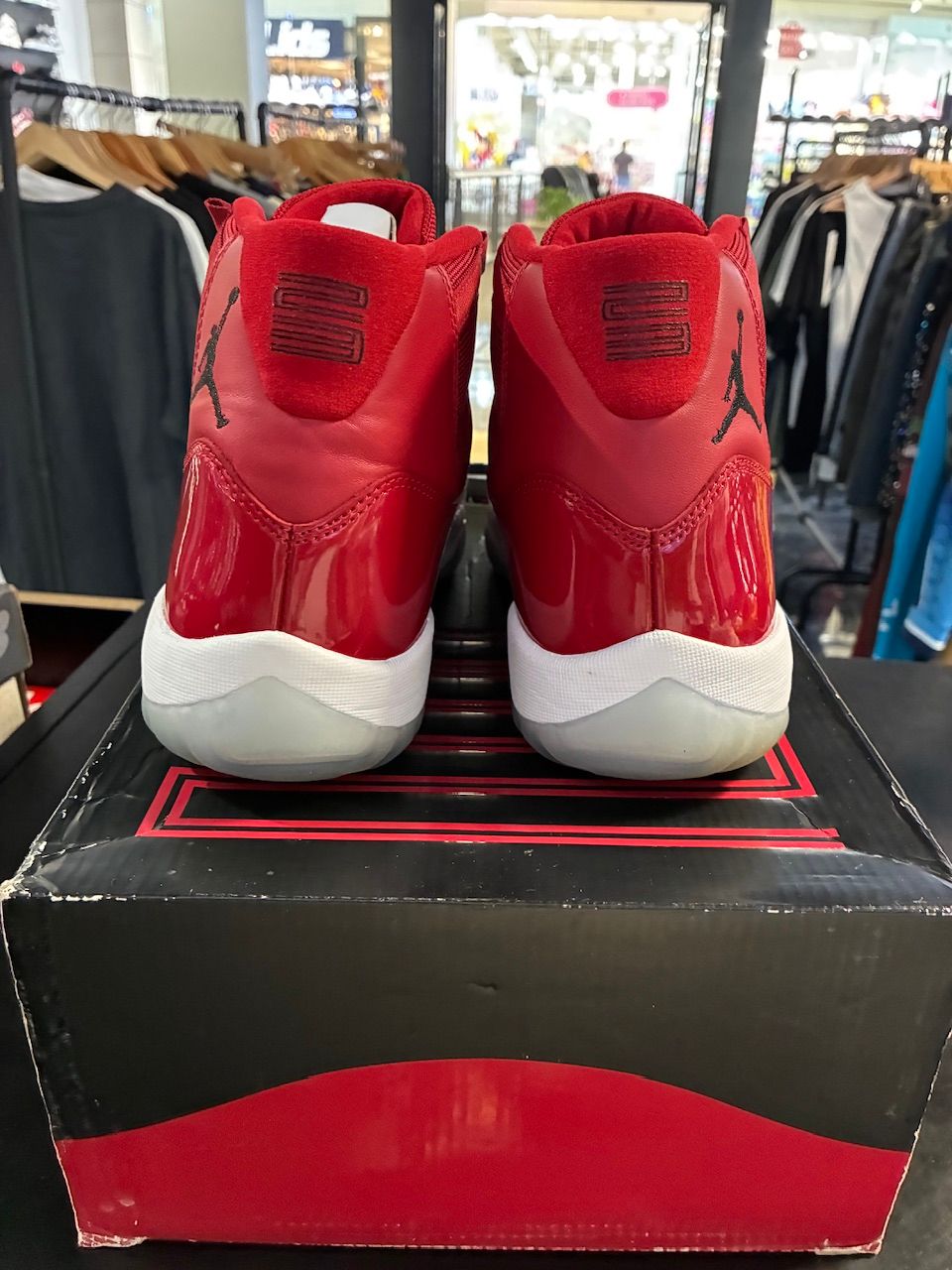 Jordan 11 Retro Win Like 96 - Used/Worn
