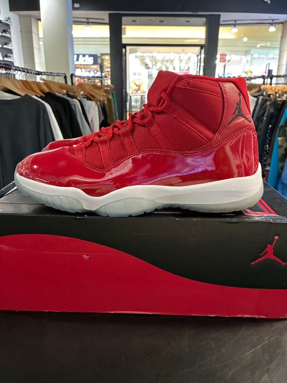 Jordan 11 Retro Win Like 96 - Used/Worn