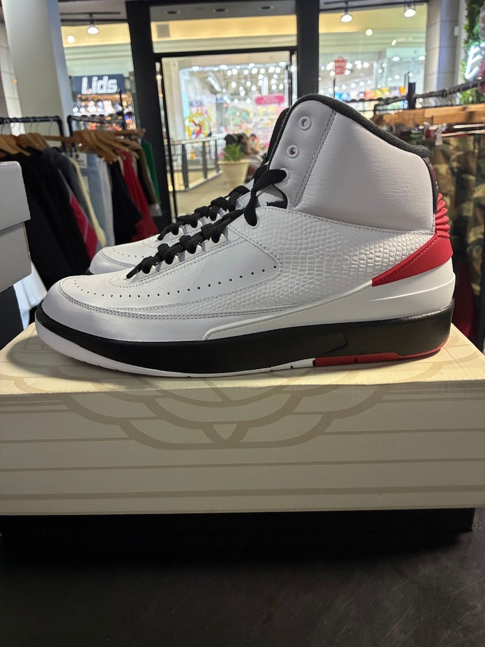 Jordan 2 Retro OG Chicago (2022) - Used/Worn