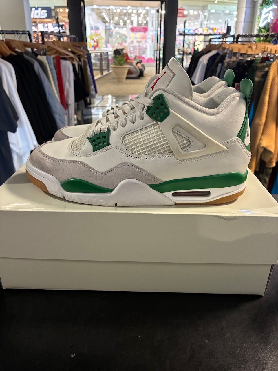 Jordan 4 Retro SB Pine Green - Used/Worn