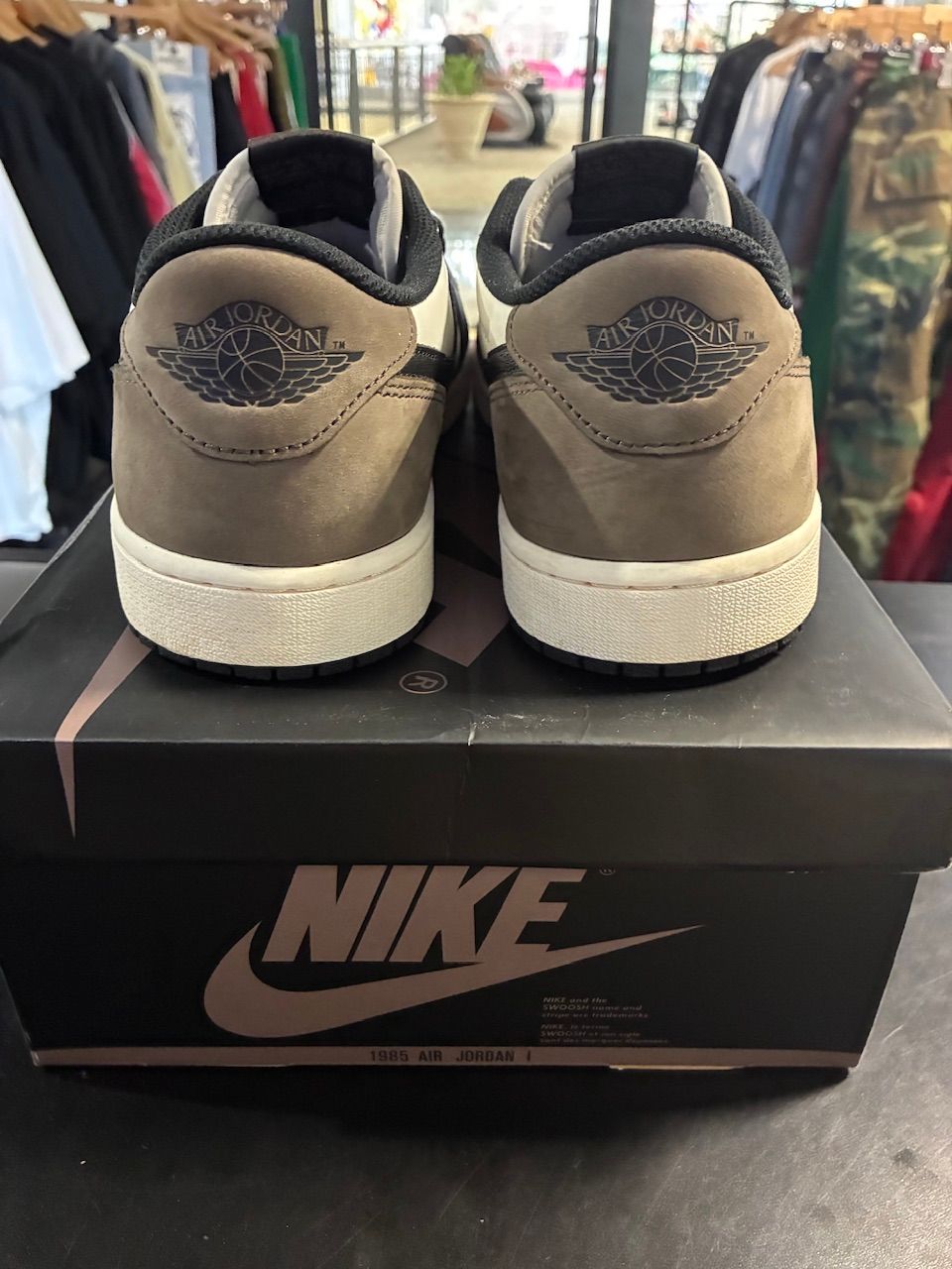Jordan 1 Retro Low OG Mocha - Used/Worn
