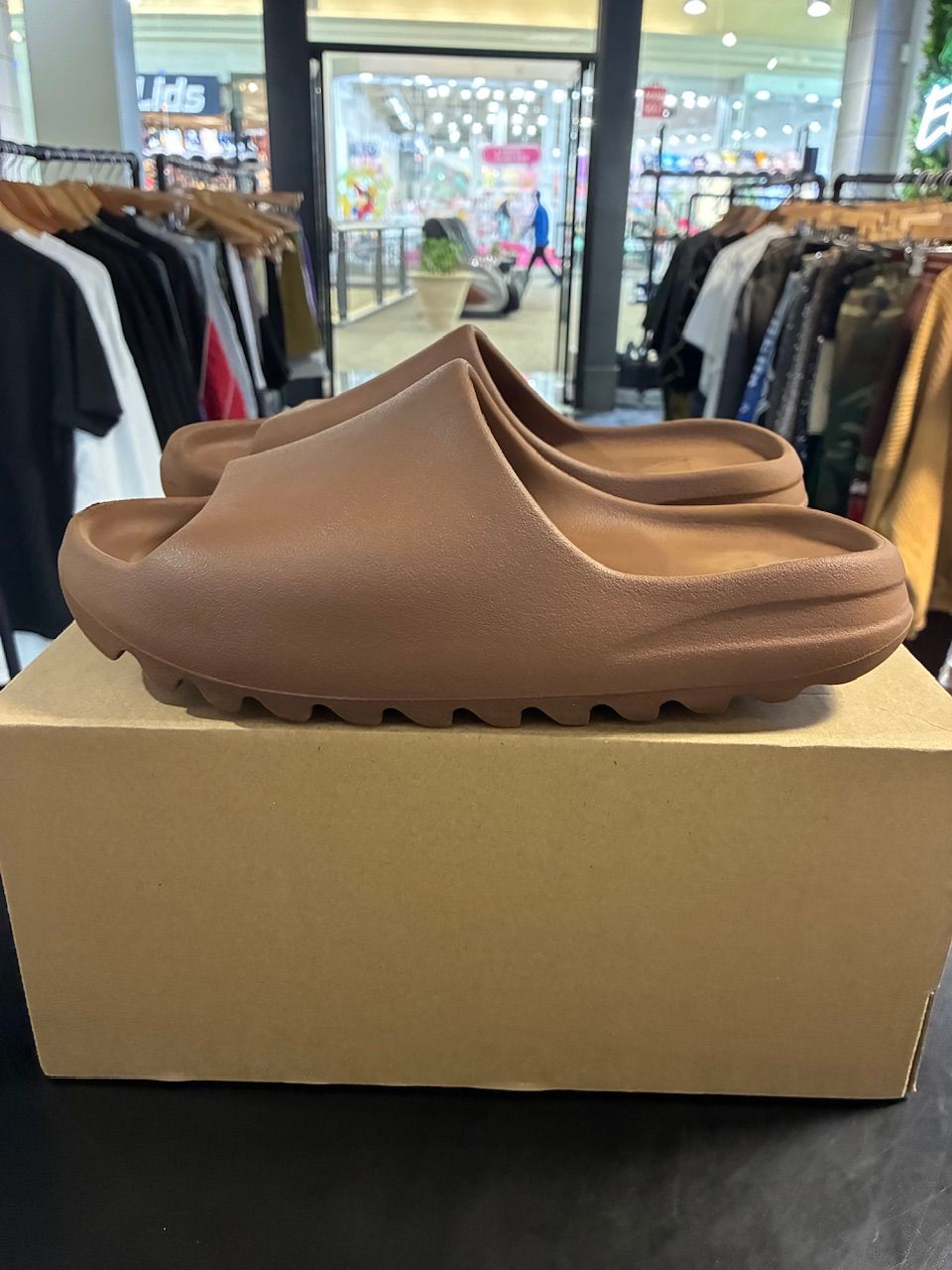 adidas Yeezy Slide Flax - Used/Worn