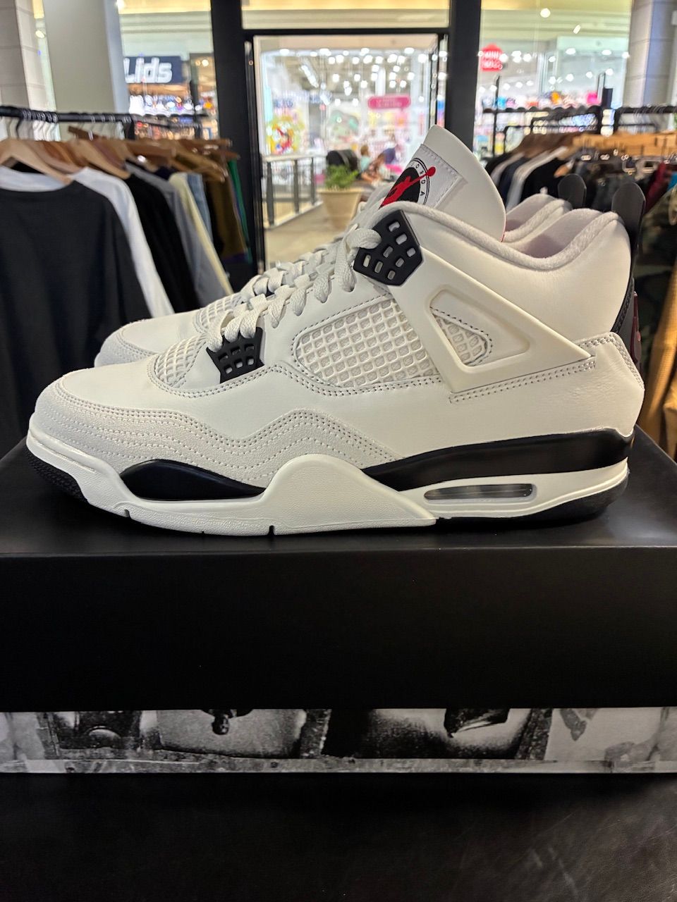 Jordan 4 Retro OG Flight Club - Used/Worn