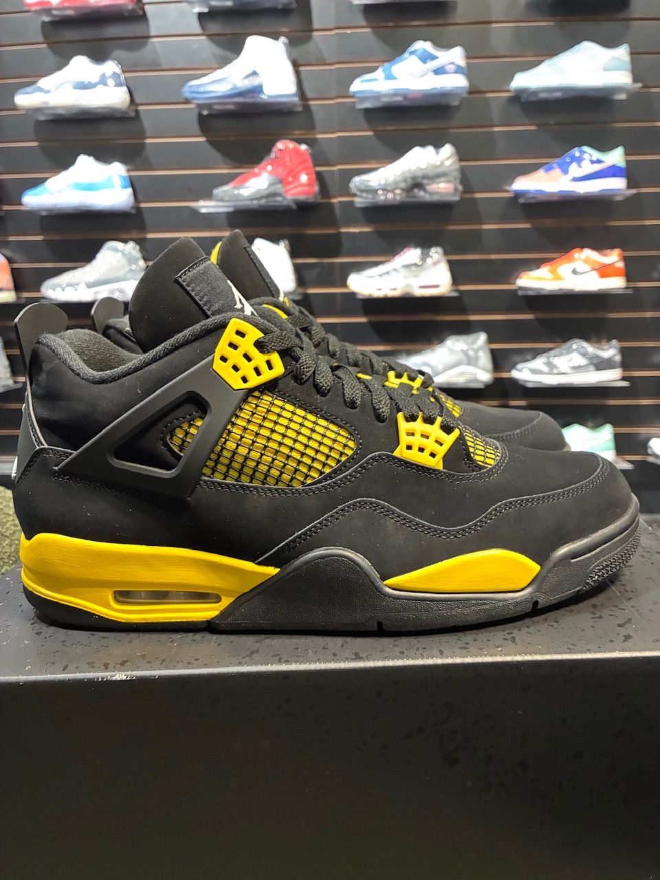 Jordan 4 Retro Thunder (2023) - Used/Worn