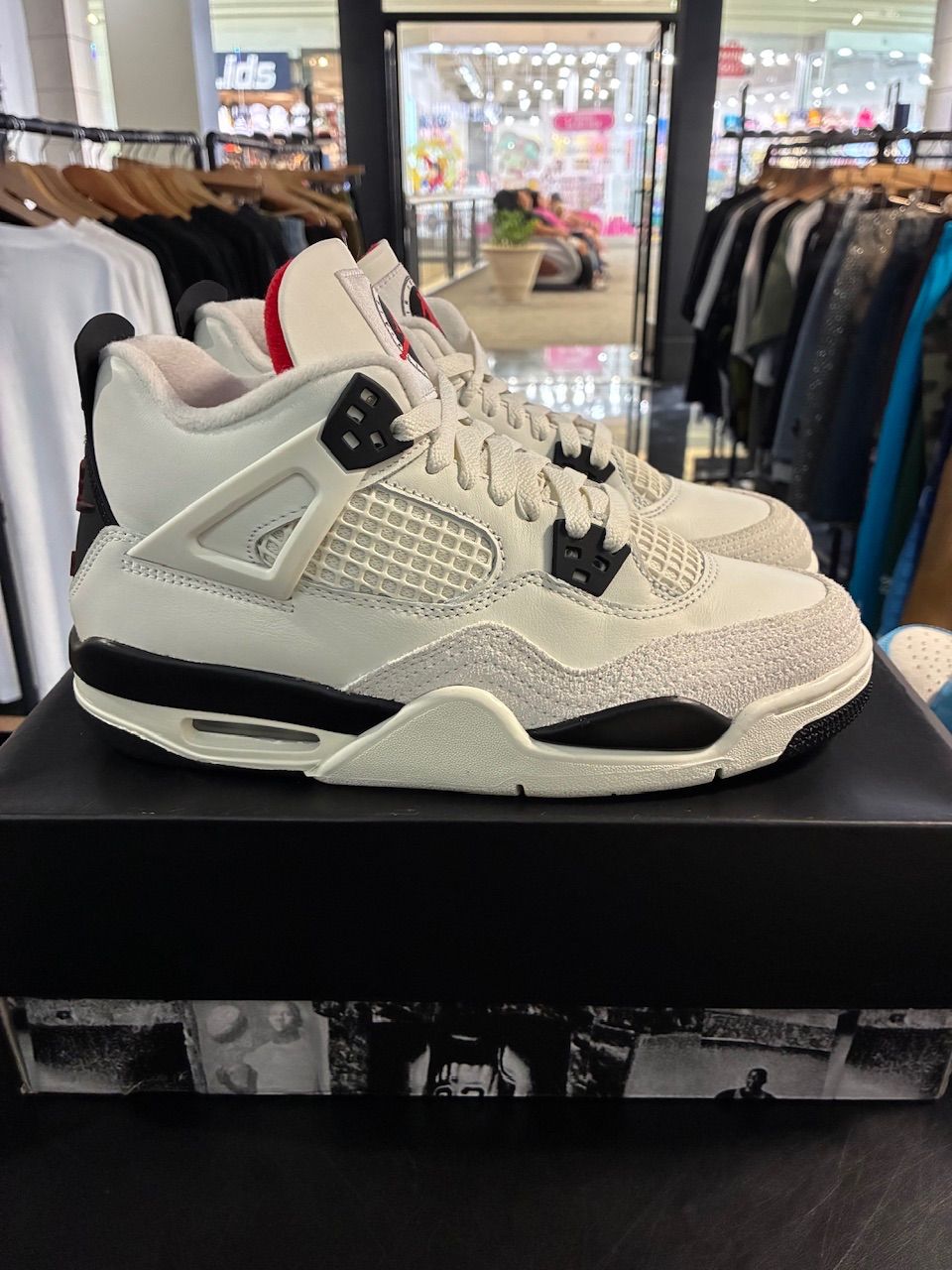 Jordan 4 Retro OG Flight Club - Used/Worn