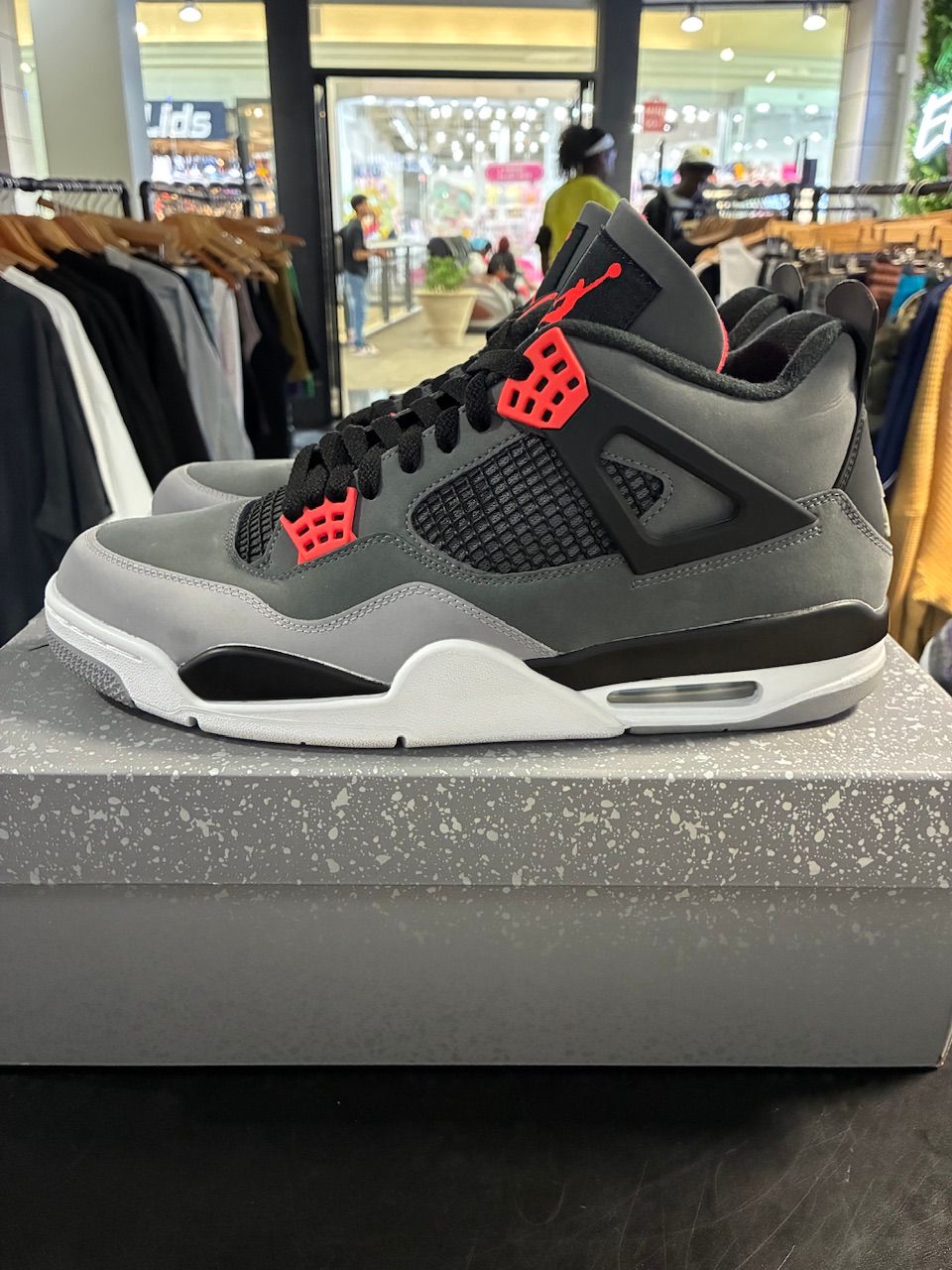 Jordan 4 Retro Infrared - Used/Worn