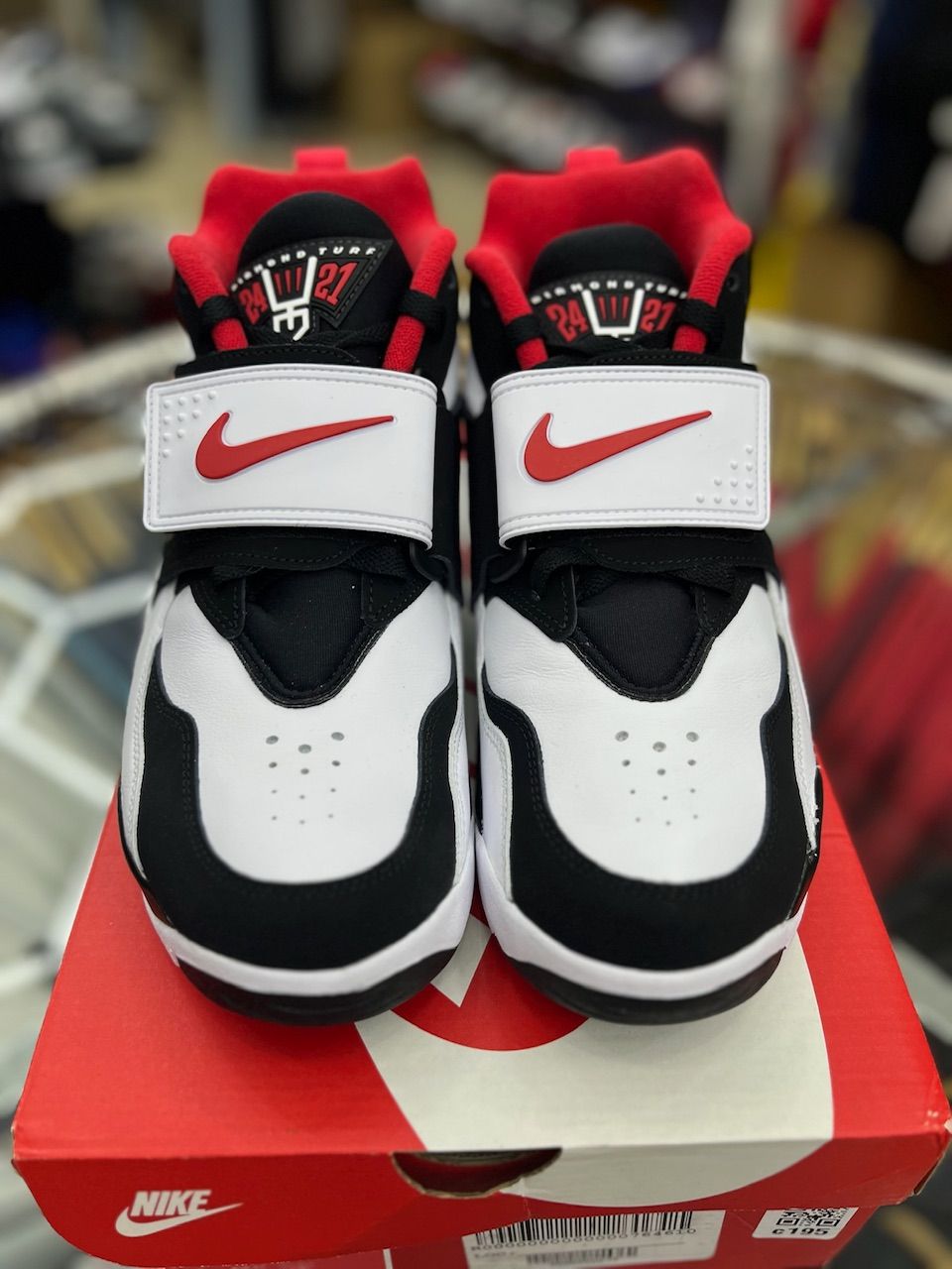 Nike Air Diamond Turf 49ers (2025) - Like New