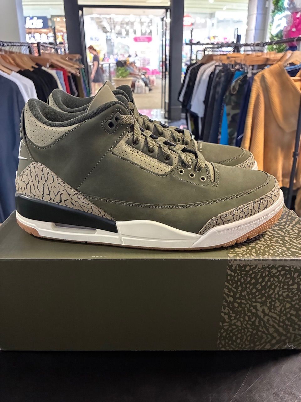 Jordan 3 Retro Family Affair - Used/Worn