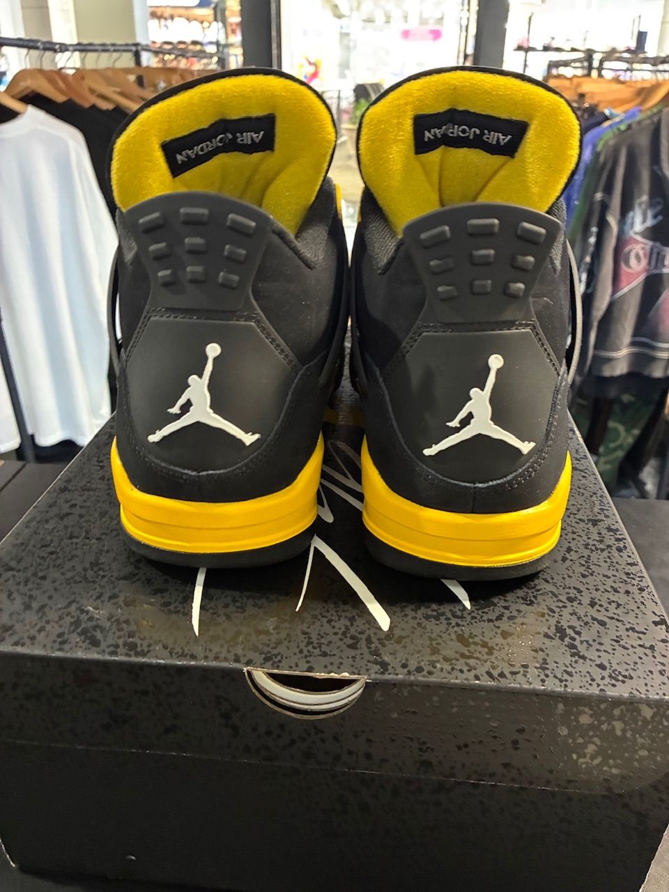 Jordan 4 Retro Thunder (2023) - Used/Worn