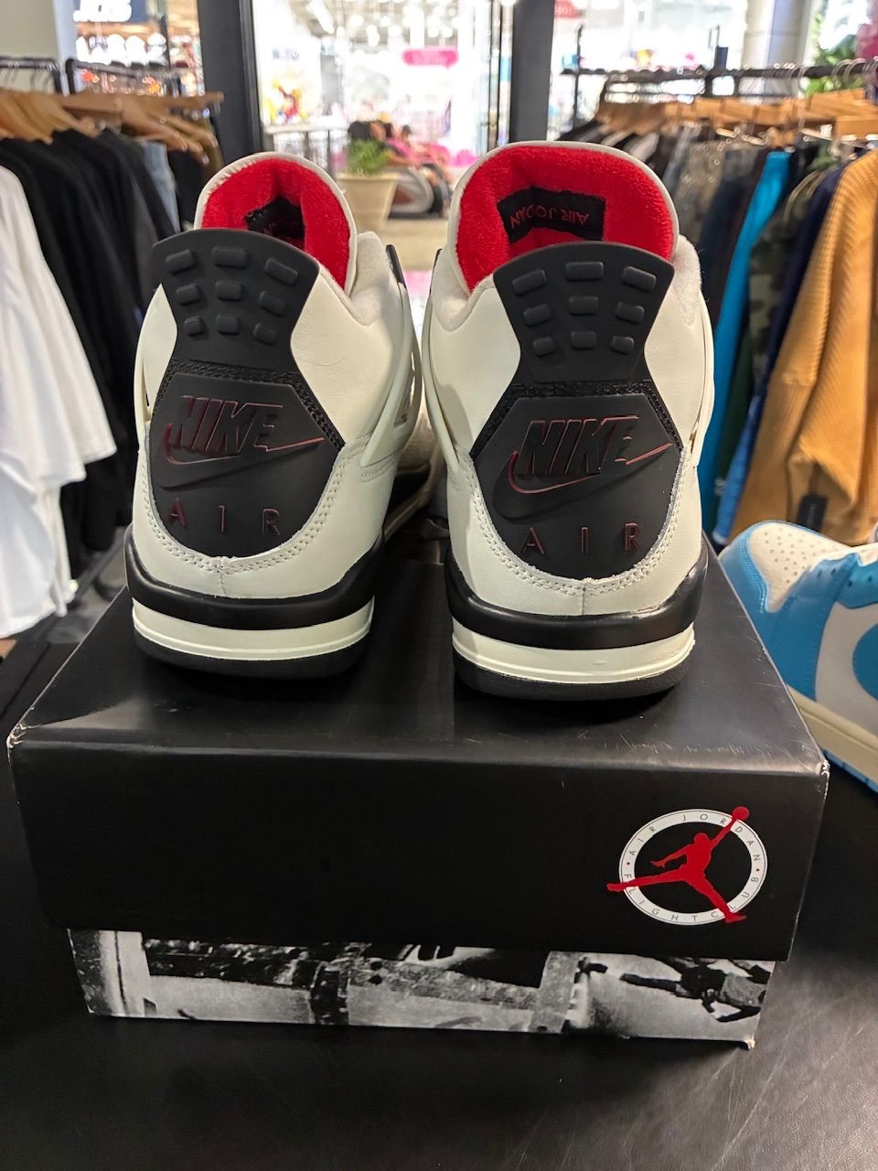 Jordan 4 Retro OG Flight Club - Used/Worn