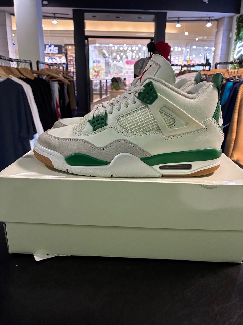 Jordan 4 Retro SB Pine Green - Used/Worn