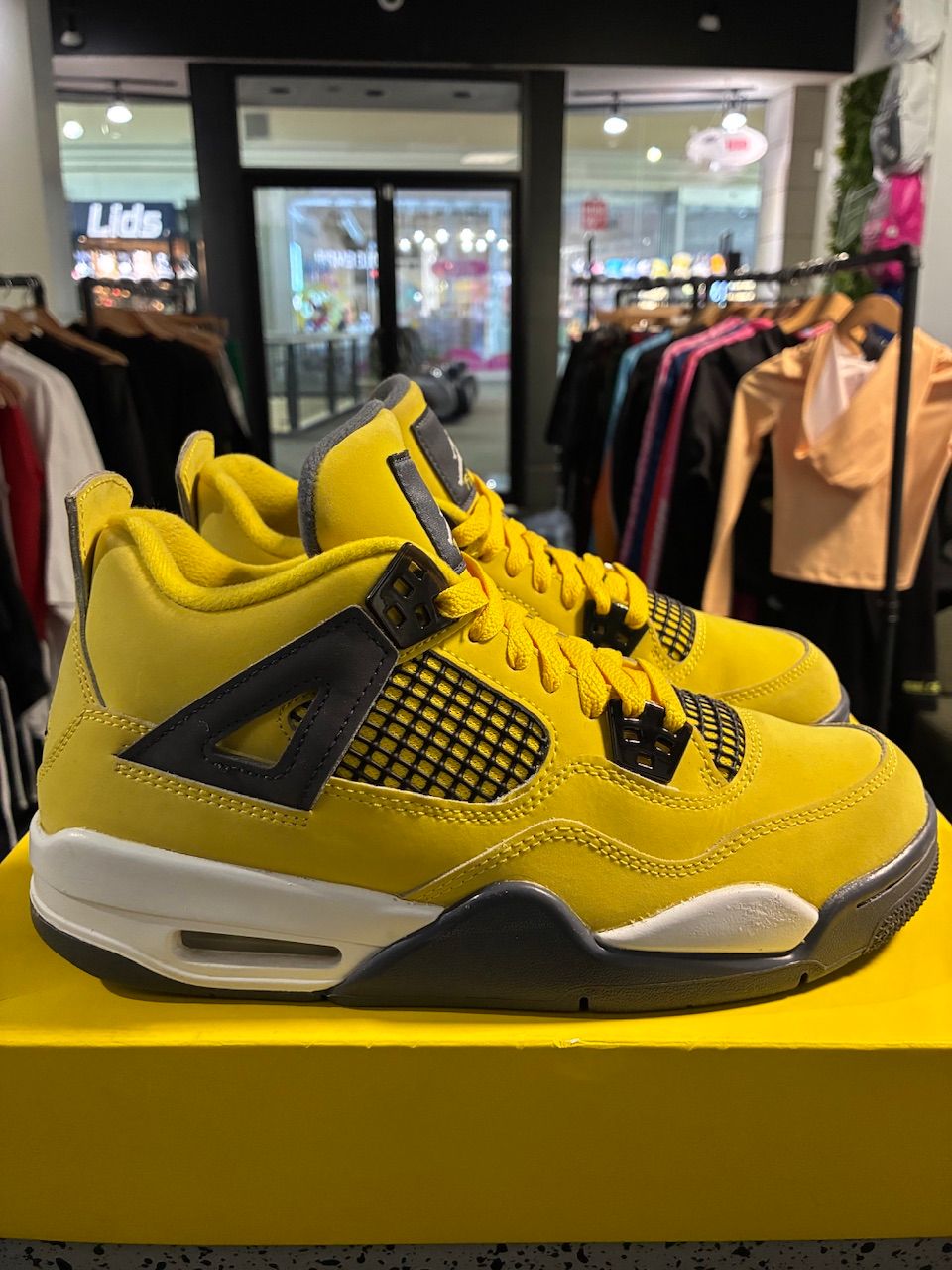 Jordan 4 Retro Lightning (2021) (GS) - Used/Worn