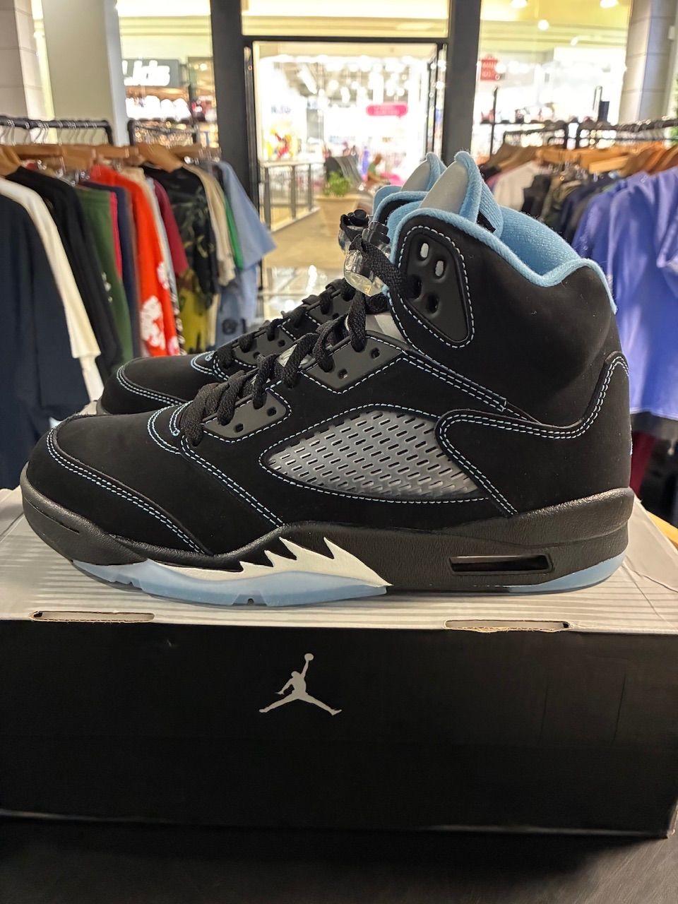 Jordan 5 Retro Black University Blue (2026) - Used/Worn