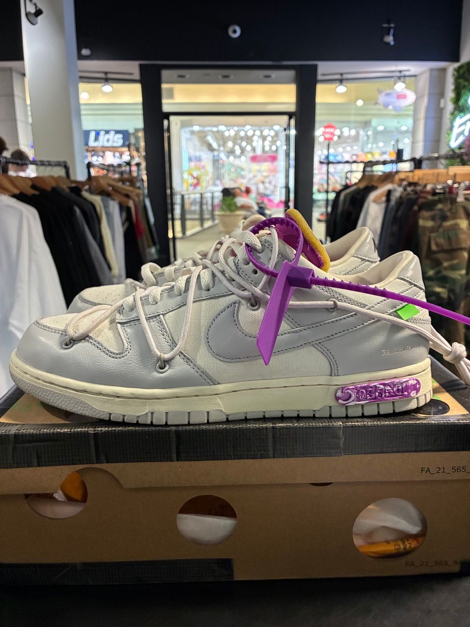 Nike Dunk Low Off-White Lot 3 - Used/Worn