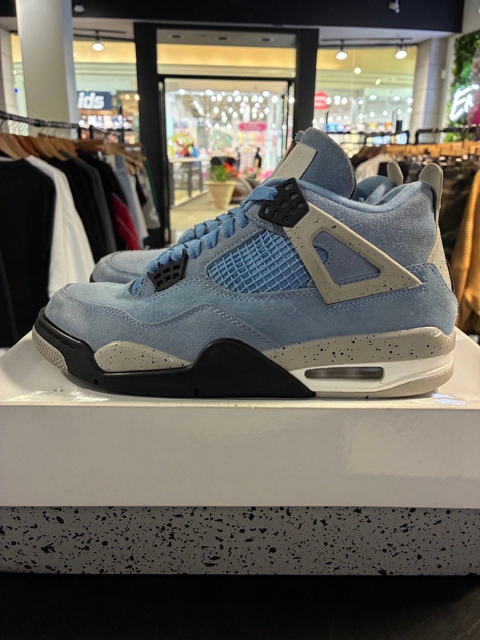 Jordan 4 Retro University Blue - Used/Worn