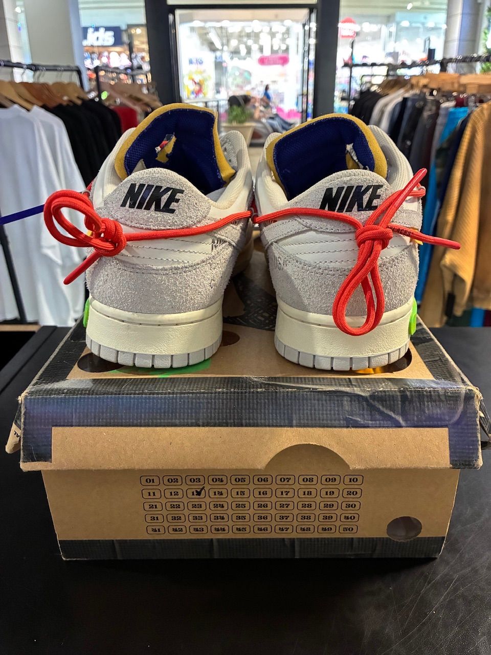Nike Dunk Low Off-White Lot 13 - Used/Worn