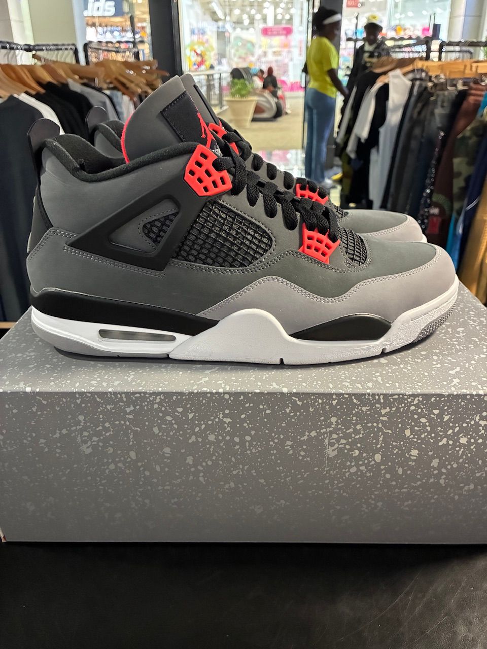 Jordan 4 Retro Infrared - Used/Worn