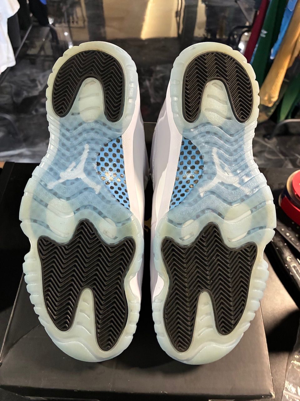 Jordan 11 Retro Legend Blue (2024) - Used/Rep Box