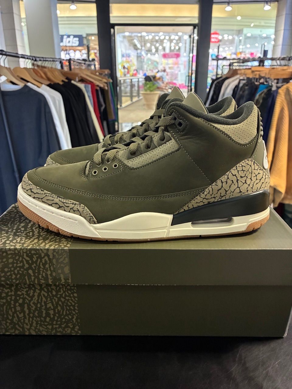 Jordan 3 Retro Family Affair - Used/Worn