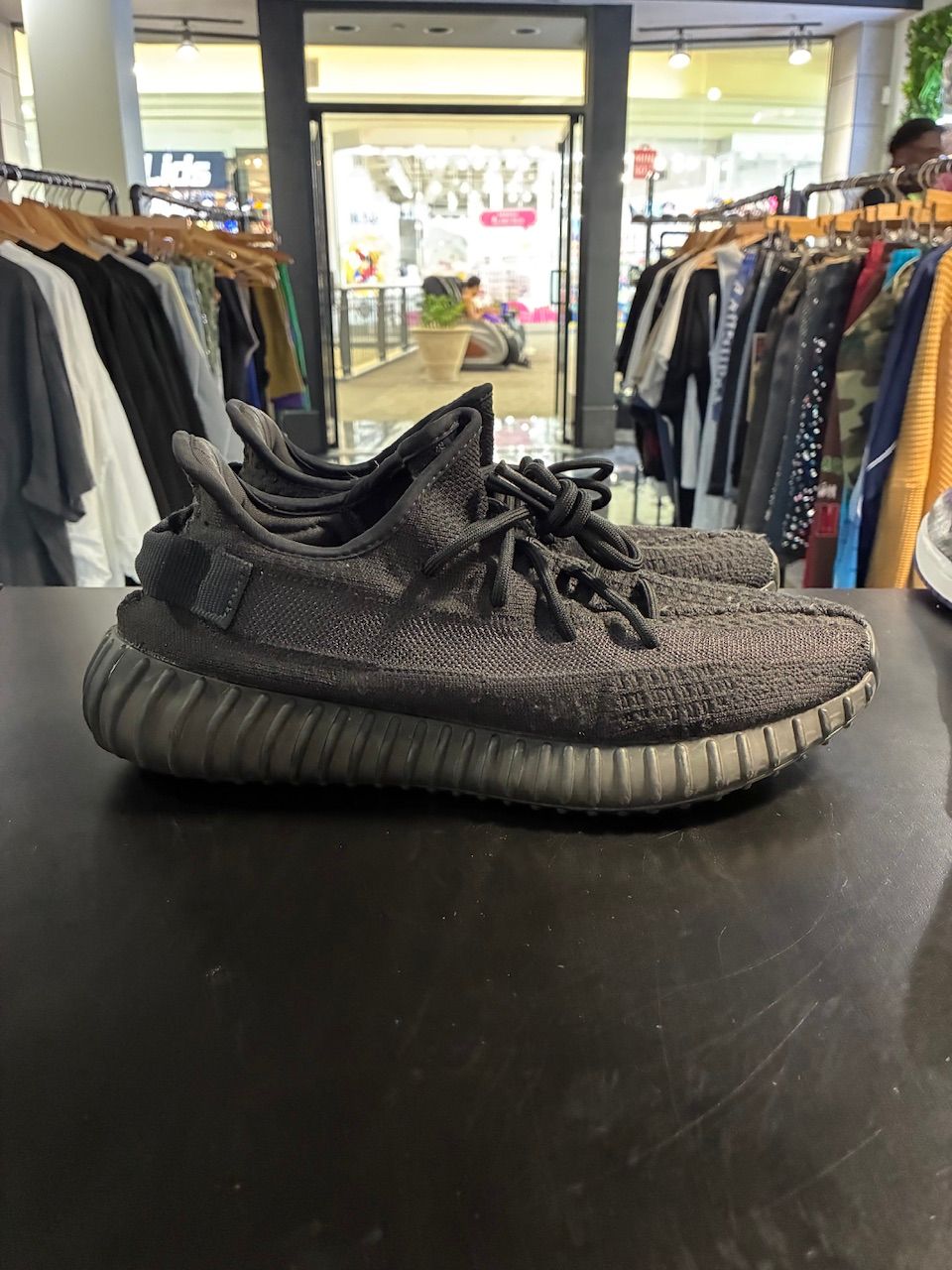 adidas Yeezy Boost 350 V2 Onyx (2022/2023) - No Box/Used
