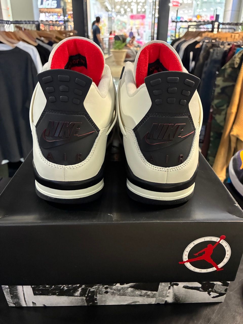 Jordan 4 Retro OG Flight Club - Used/Worn