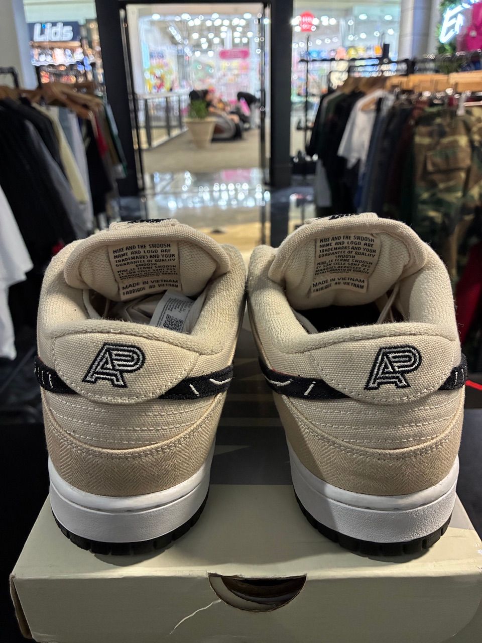Nike SB Dunk Low Albino & Preto - Used/Worn