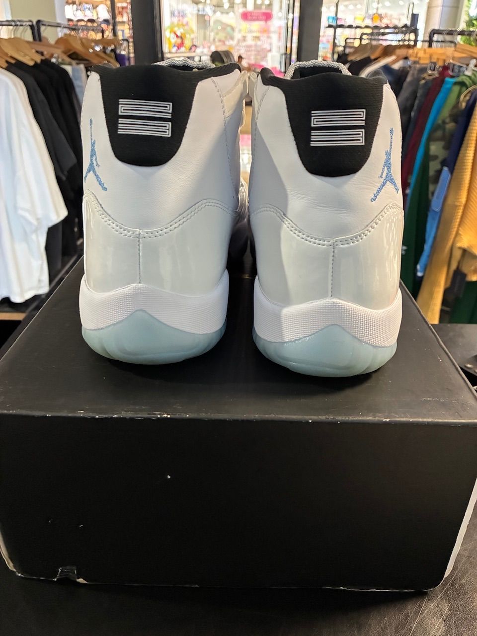 Jordan 11 Retro Legend Blue (2024) - Used/Rep Box