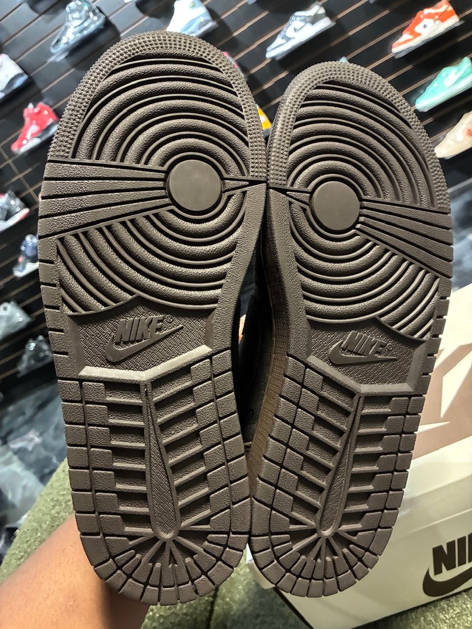 Jordan 1 Retro Low OG SP Travis Scott Velvet Brown - Used/Worn