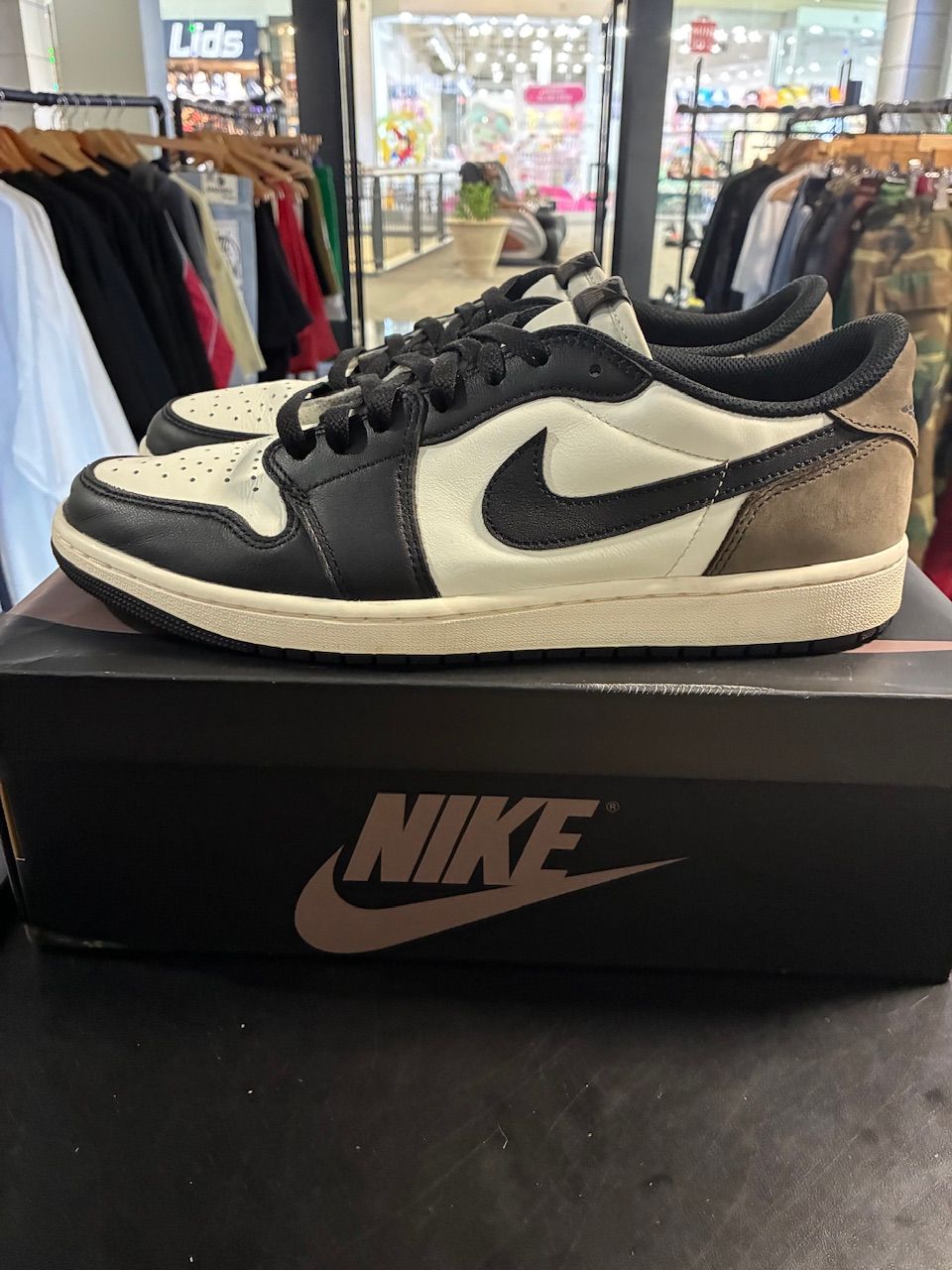 Jordan 1 Retro Low OG Mocha - Used/Worn